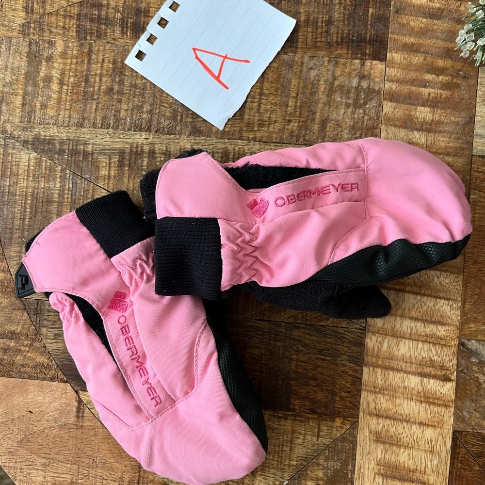 Obermeyer girl mittens size Medium